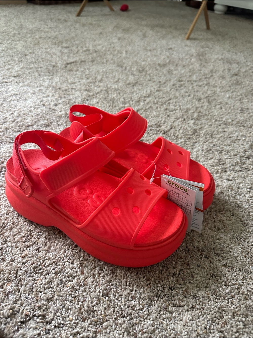 Crocs Women's Soho Y Strap Sandals Sz 7